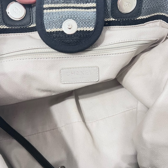 AUTHENTIC CHANEL large shopping tote in Navy blue - Picture 4 of 9